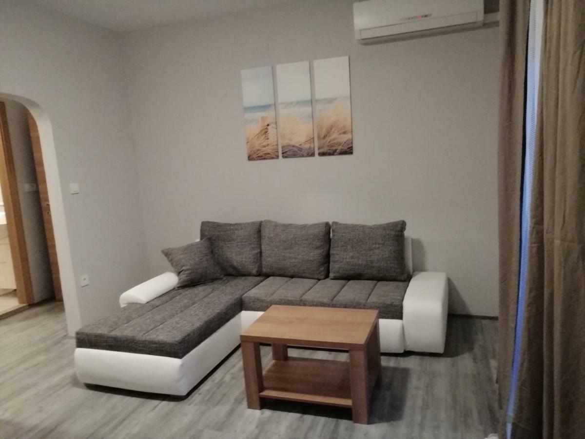 Apartmani Simon Lopar Eksteriør billede