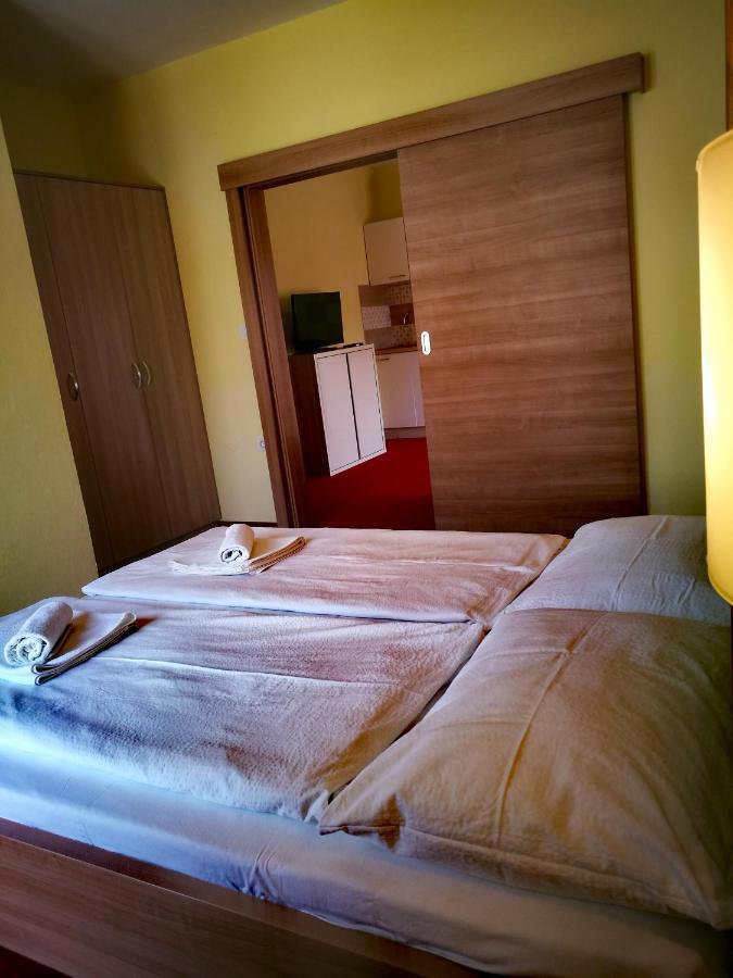 Apartmani Simon Lopar Eksteriør billede